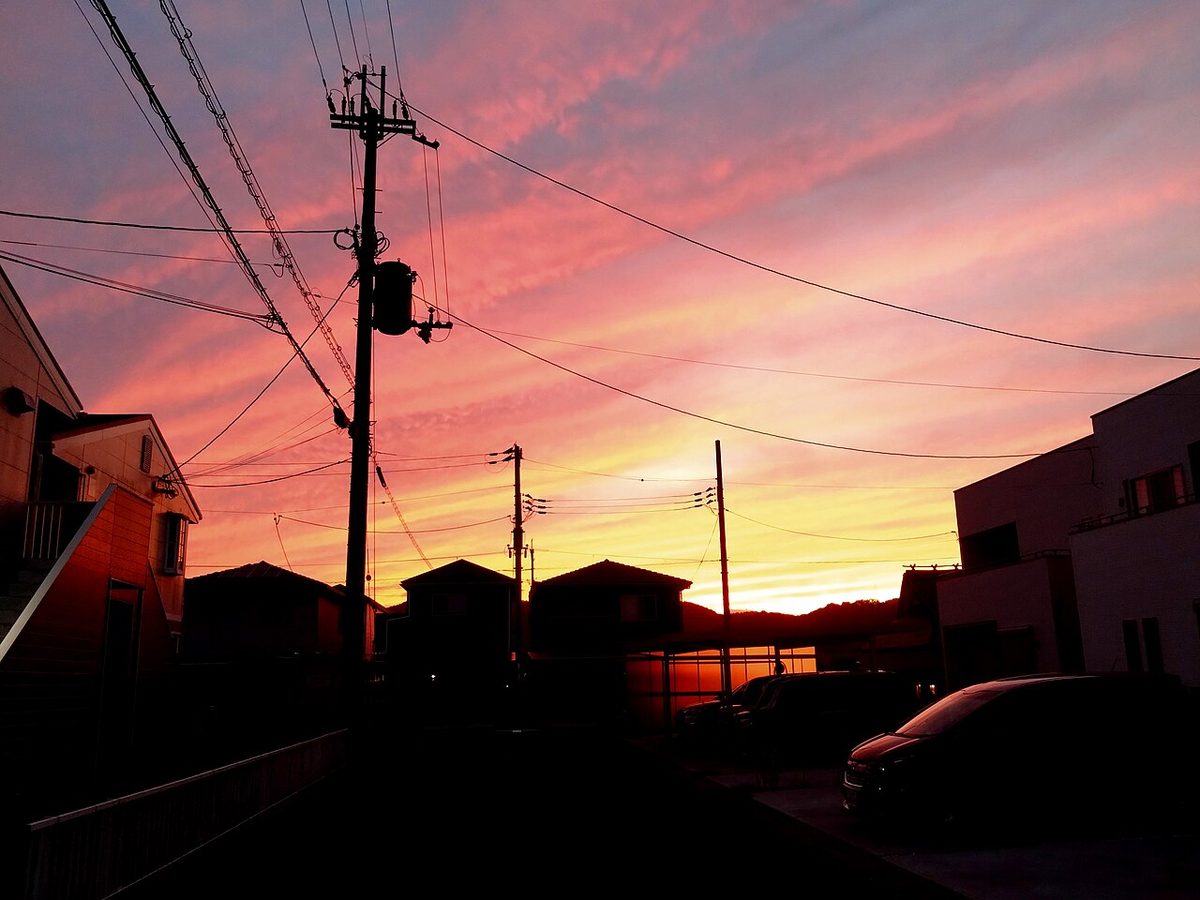 電柱と夕焼けの空