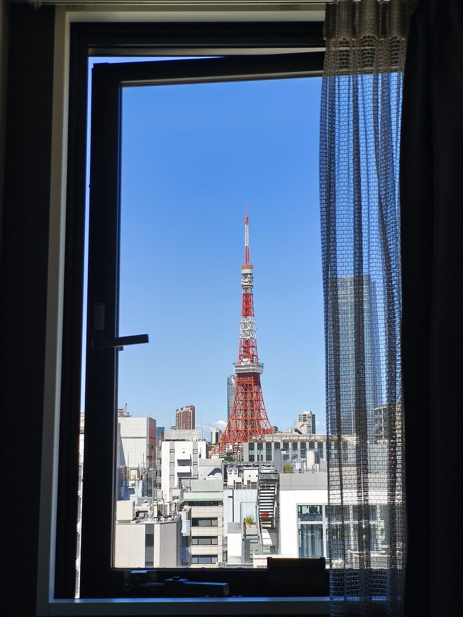 窓の向こうの東京タワー